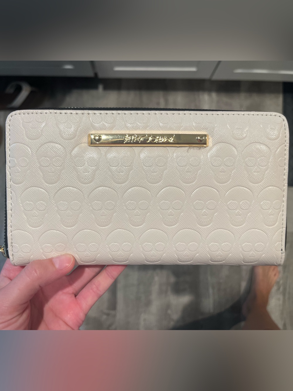 Betsy Johnson Cream Skull Embossed Zip Wallet with Gold Plaque